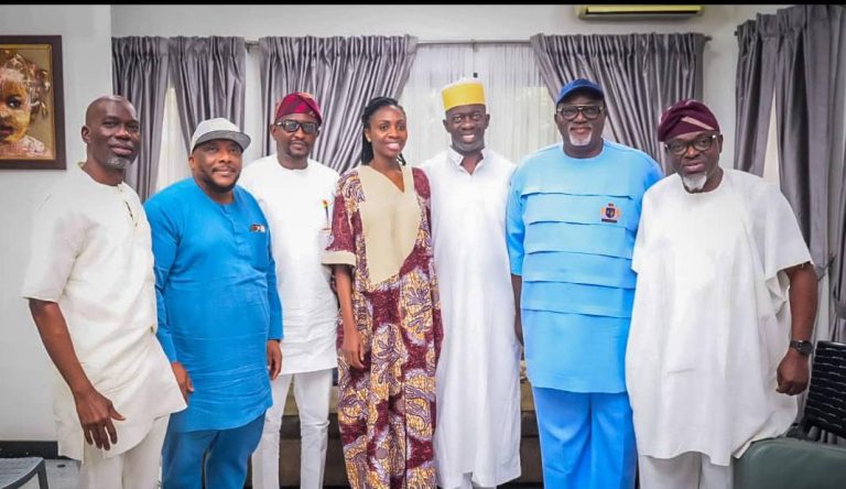 Oyo Serving APM Rep Members Meet Adekambi, Declare Support for Gubernatorial Ambition